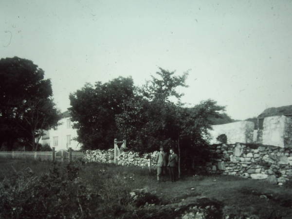 VON 6 ruiner med to menn